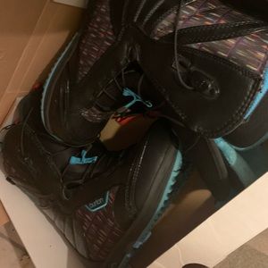 Women's New In box Snowboard Boots Burton